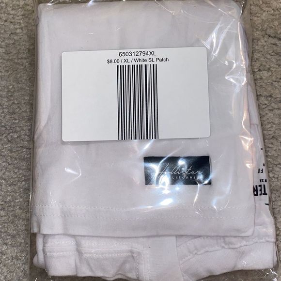 NWOT - Hollister Men's Oversized Crew T-Shirt (White & Black Patch) - Picture 2 of 6